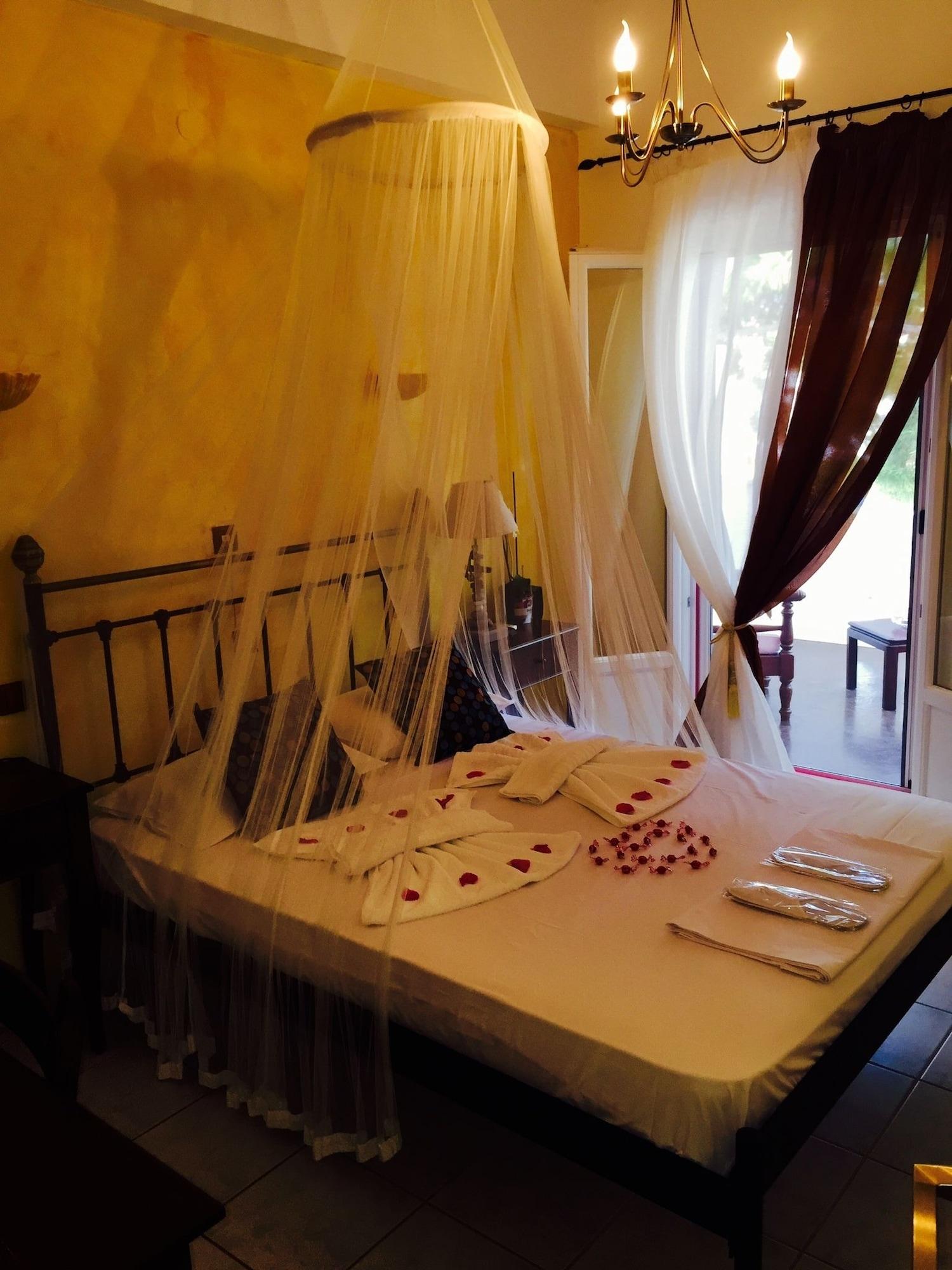 Aphrodite Boutique Hotel Alikí Екстериор снимка
